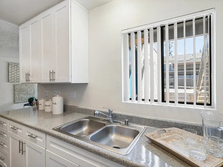 The District Apartment Homes — Photo 2