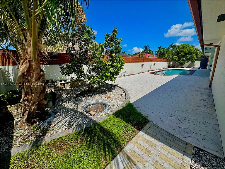 18701 Wentworth Dr — Photo 45