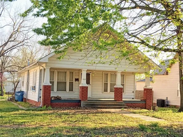 203 W 1st St, Coffeyville, KS 67337