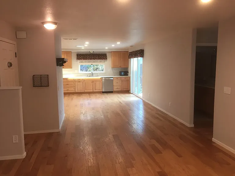2370 Pinercrest Dr — Photo 10