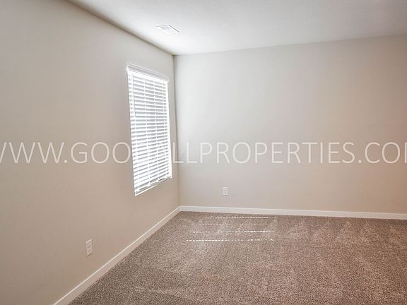 5th image of 853 NE Iris Ave