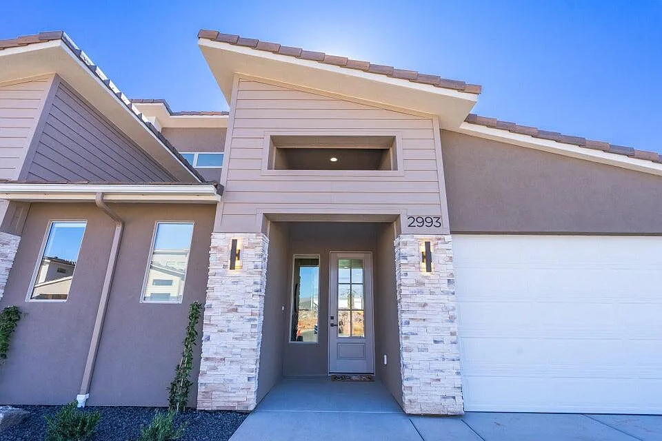 3 bed, 1999 sqft, $2,899 — Photo 3