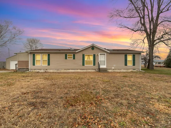 845 E Whitefeather Rd, Pinconning, MI 48650