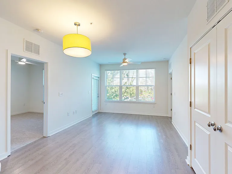 Essex Luxe Apartments — Photo 61