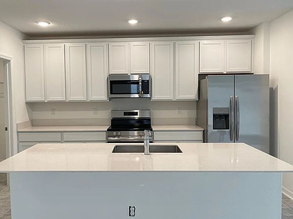 3rd image of 3931 Willowbrook Dr