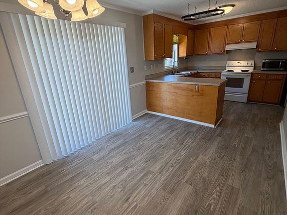 3rd image of 2345 Vineyard Dr #E5