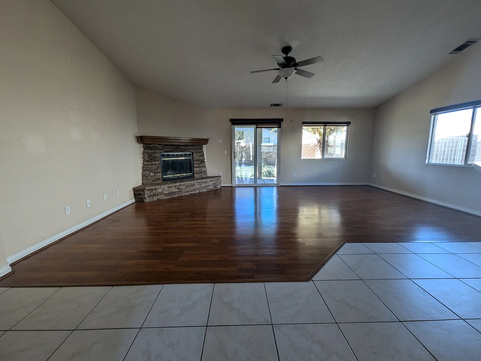 4 bed, 2013 sqft, $2,750 — Photo 3