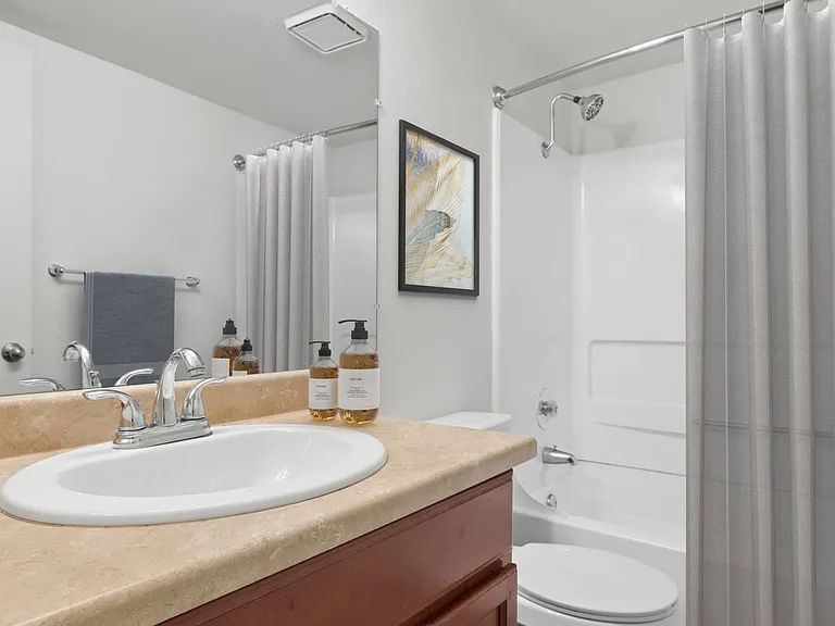 California Place Apartments — Photo 21