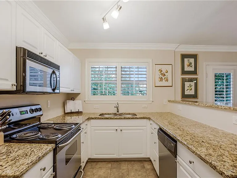 115 Peachtree Memorial Dr NW #C2 — Photo 12
