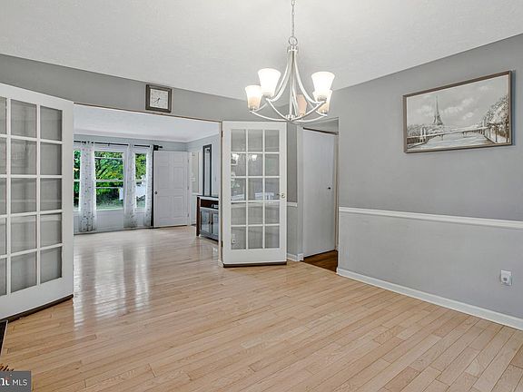 4th image of 767 Sunnyfield Ln
