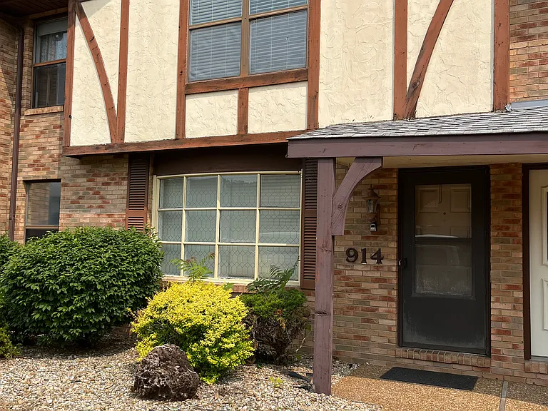 914 Maces Grove Rd — Photo 1