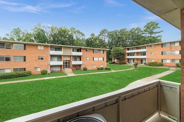 404 Rivertowne Apartment Homes — Photo 13