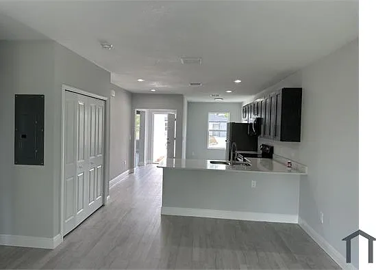 3 bed, 1162 sqft, $1,697 — Photo 3