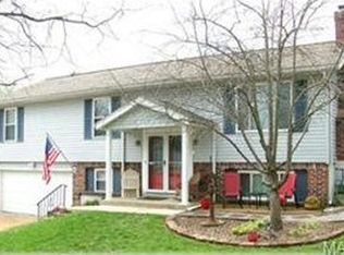 719 Wagon Ridge Dr, Fenton, MO 63026
