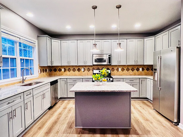 2800 Loftview Sq — Photo 5