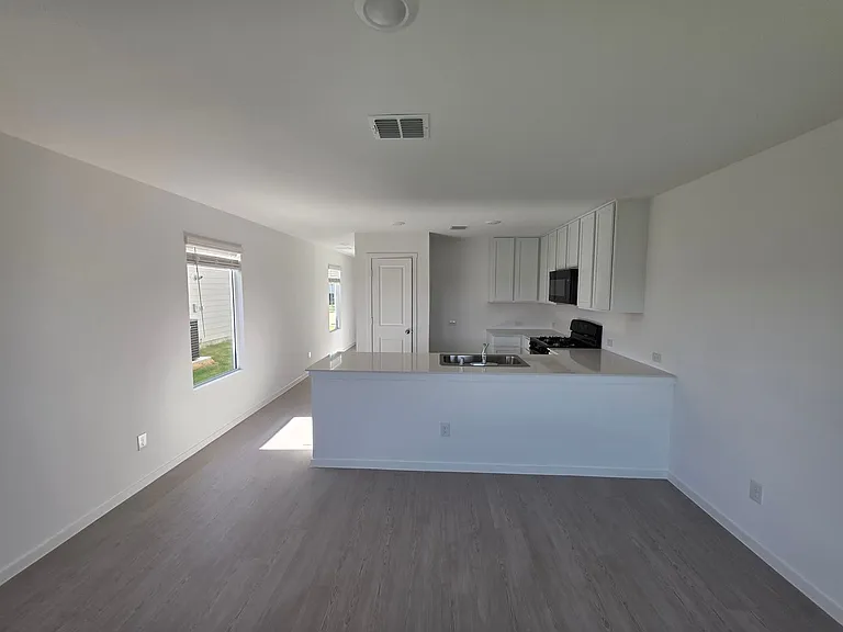 12144 Morgan Dr — Photo 3