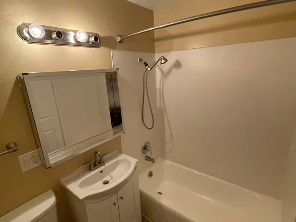 14332 32nd Ave NE APT C, Seattle, WA 98125