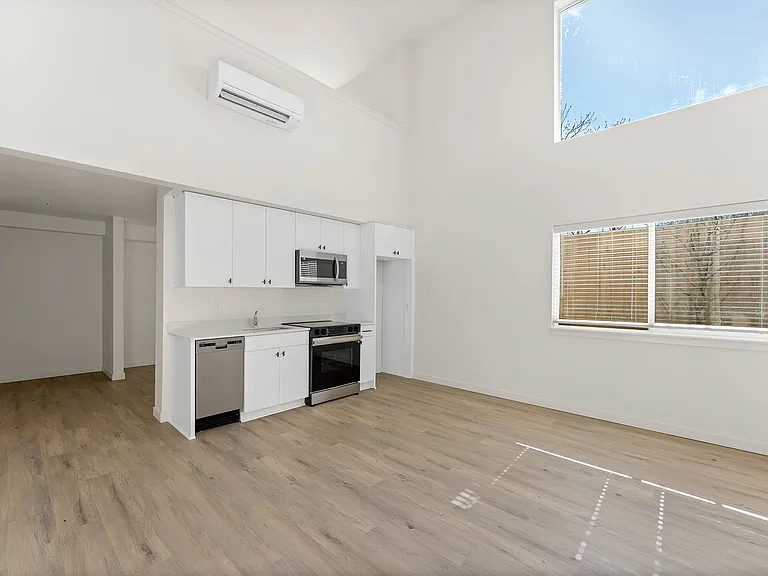 1820 NE Davis St #105 — Photo 14
