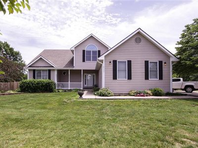 8735 Lynne Rd, De Soto, KS, 66018
