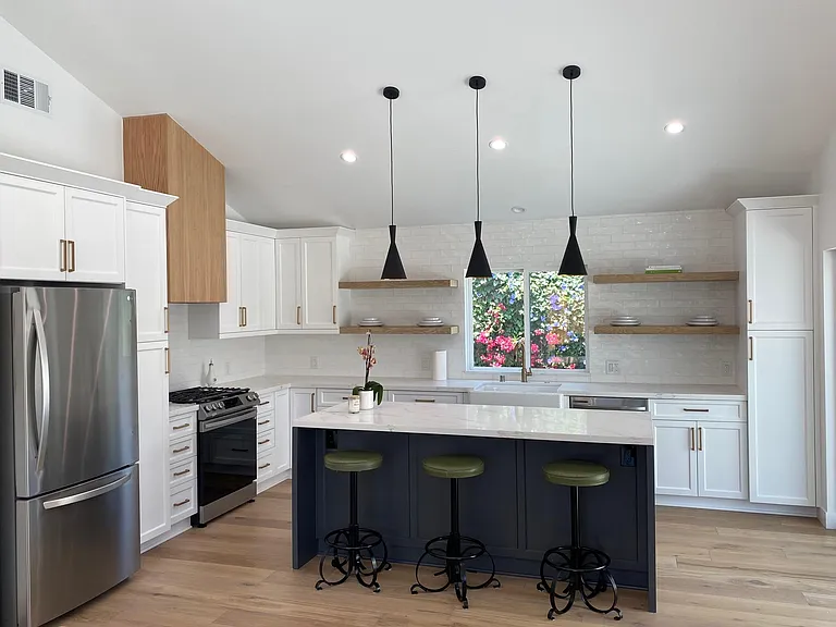 6735 Glade Ave — Photo 3