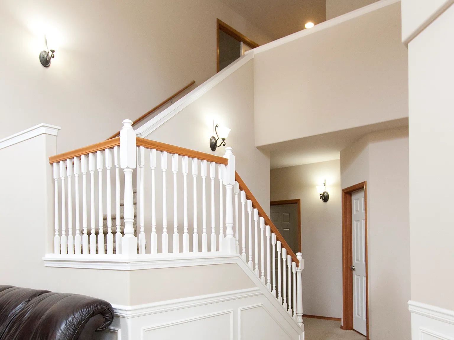 4 bed, 2.5 bath, 2742 sqft, $4,000 — Photo 3