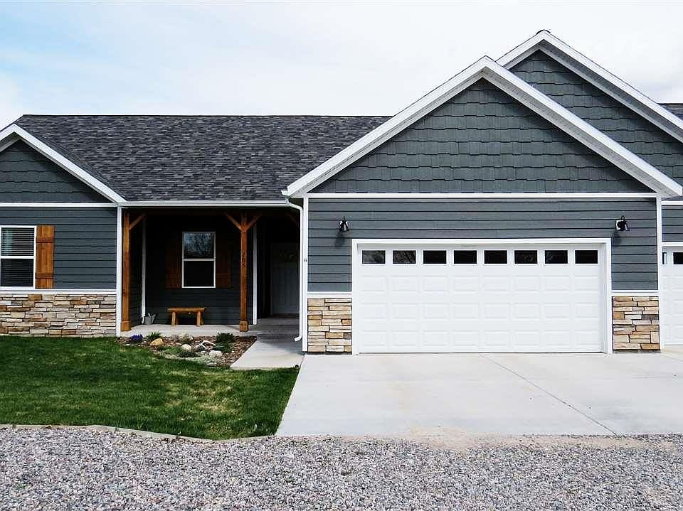 1st image of 205 Country Club Dr