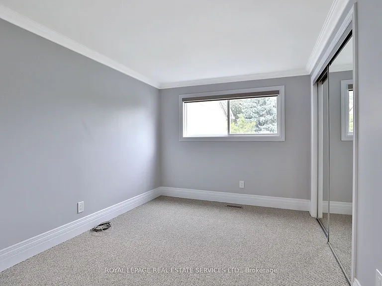 1021 Runnymead Cres — Photo 18