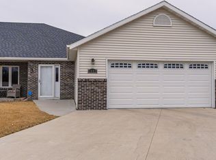 1622 Valley Golf Way NW, East Grand Forks, MN 56721