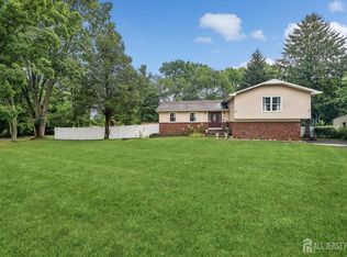 9 Merion Dr, Manalapan, NJ