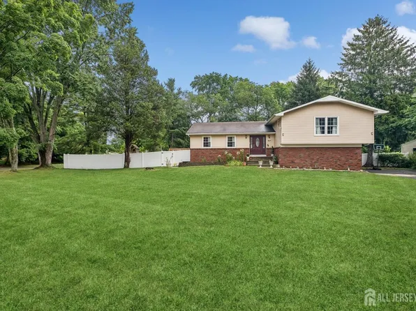 9 Merion Dr, Manalapan, NJ 07726