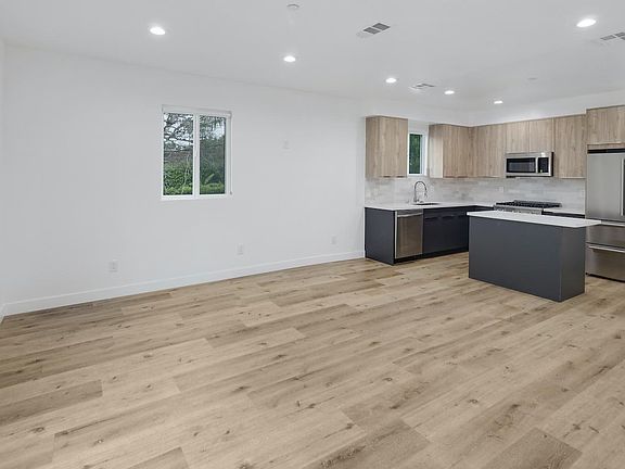 4th image of 808 N Cherokee Ave