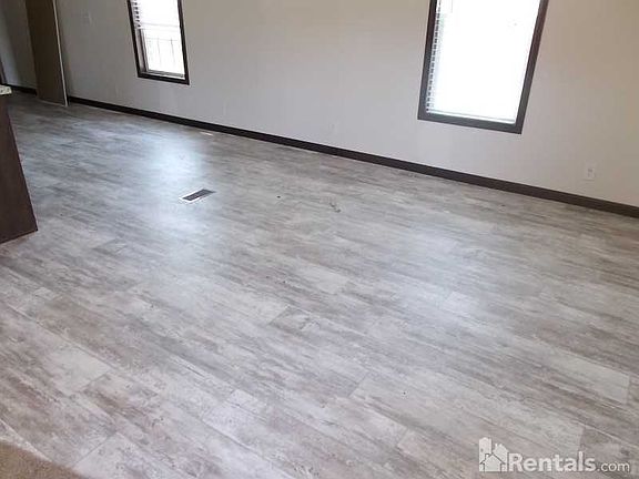 3rd image of 2523 Glenwood Dr