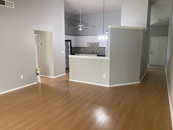 5th image of 3229 Laurel Dale Dr