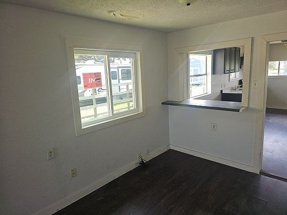 5th image of 525 Jane St