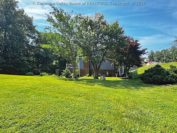 5th image of 48 Spruce Ln