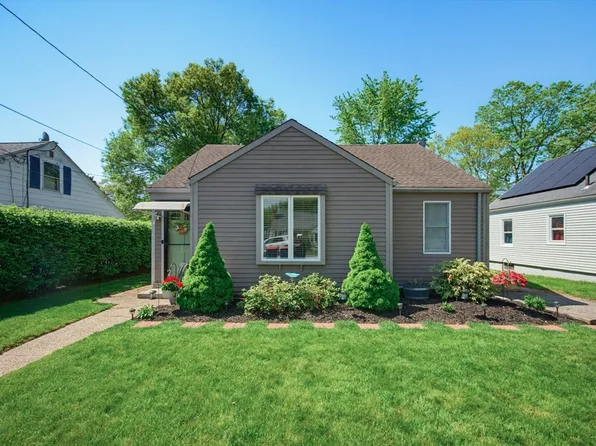22 Hillcrest Ave, Seekonk, MA 02771