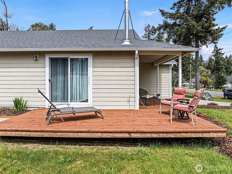 3rd image of 1704 197th Avenue SW