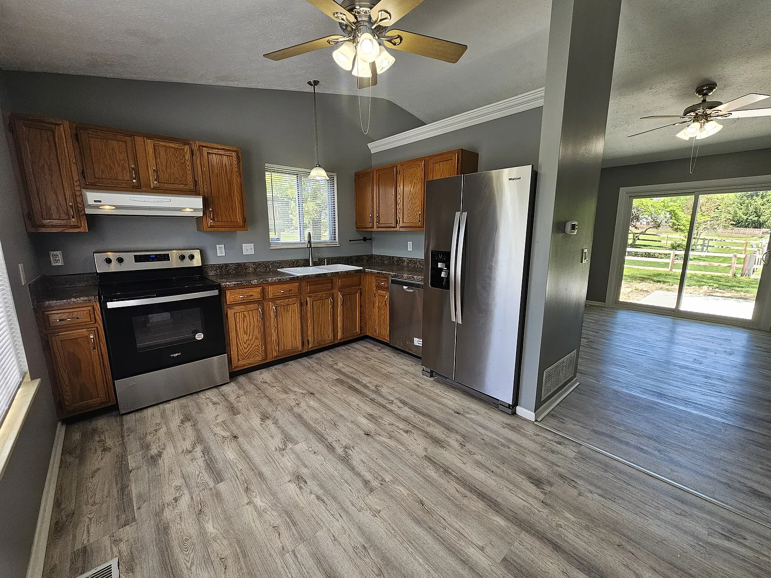 3 bed, 1378 sqft, $2,495 — Photo 3