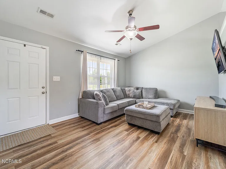 120 Woodbury Farm Dr — Photo 4