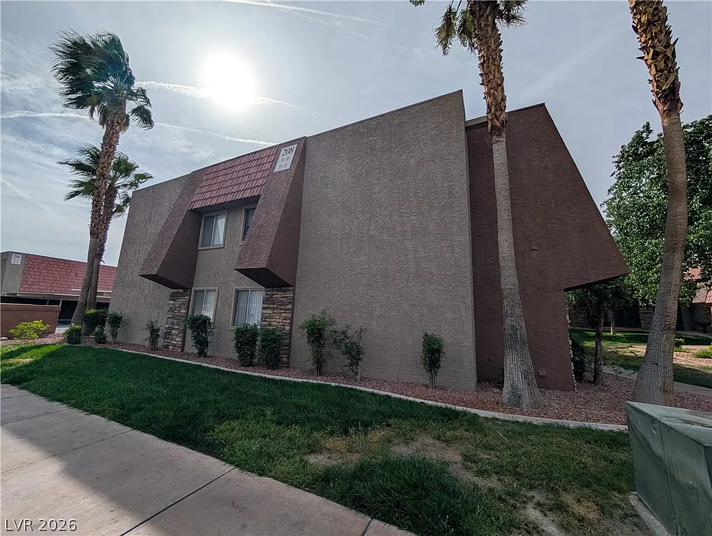 Building Photo - 5041 River Glen Dr #91