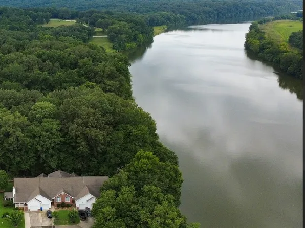 145 Rose Dr, Dover, TN 37058