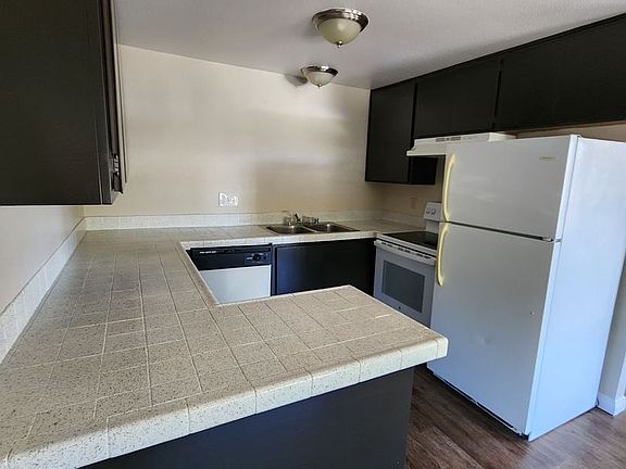 4th image of 1076 S Magnolia Ave APT 17