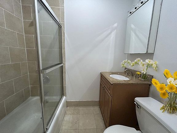 4th image of 577 2nd Ave APT 27