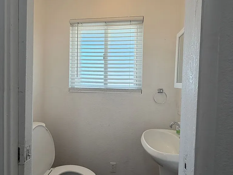 7676 Hemlock Ave — Photo 11