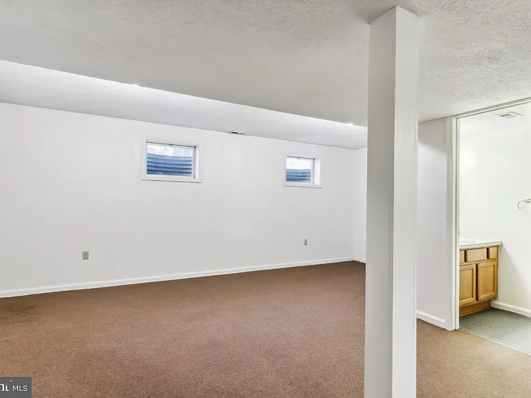 1232 Lakeview Dr — Photo 20