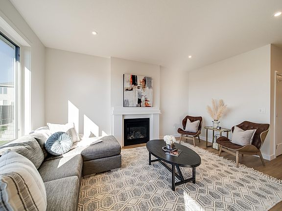 2nd image of 77 Chartres Close