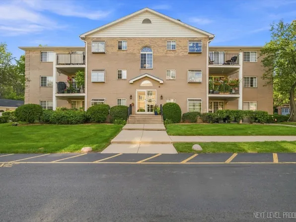 457 Valley Dr APT 202, Naperville, IL 60563
