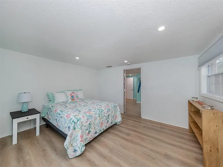 6115 Carlton Ave — Photo 38