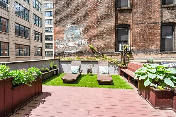 Sold by Sotheby's International Realty | media 10