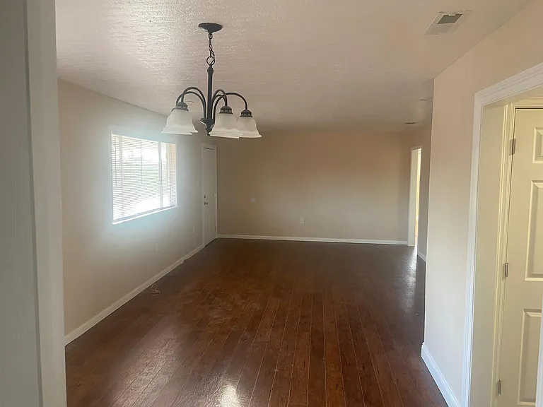 102 Hilltop Dr — Photo 9